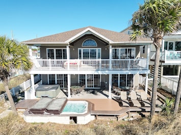 The Surf Drive Beach House 2 Covered Decks Upper 3 Master Bedrooms Lower 1 Master Bedroom All With New King Size Mattresses