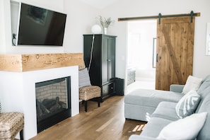 TV, fireplace, stereo