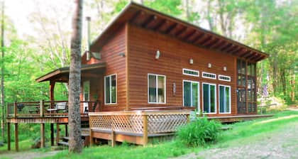 Kick Back Cabin - The Original - fishing pond and trails