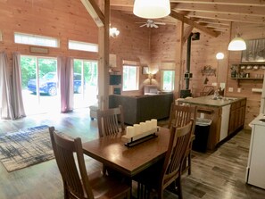 Interior - Kick Back Cabin - The Original - Hot Tub and Walking Trails (Nelsonville)