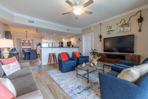 TV - Absolutely stunning 2 bedroom 2 bath at Treasure Island. KING BEDS BOTH ROOMS (Panama City Beach)