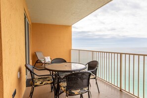 Outdoor dining - Absolutely stunning 2 bedroom 2 bath at Treasure Island. KING BEDS BOTH ROOMS (Panama City Beach)