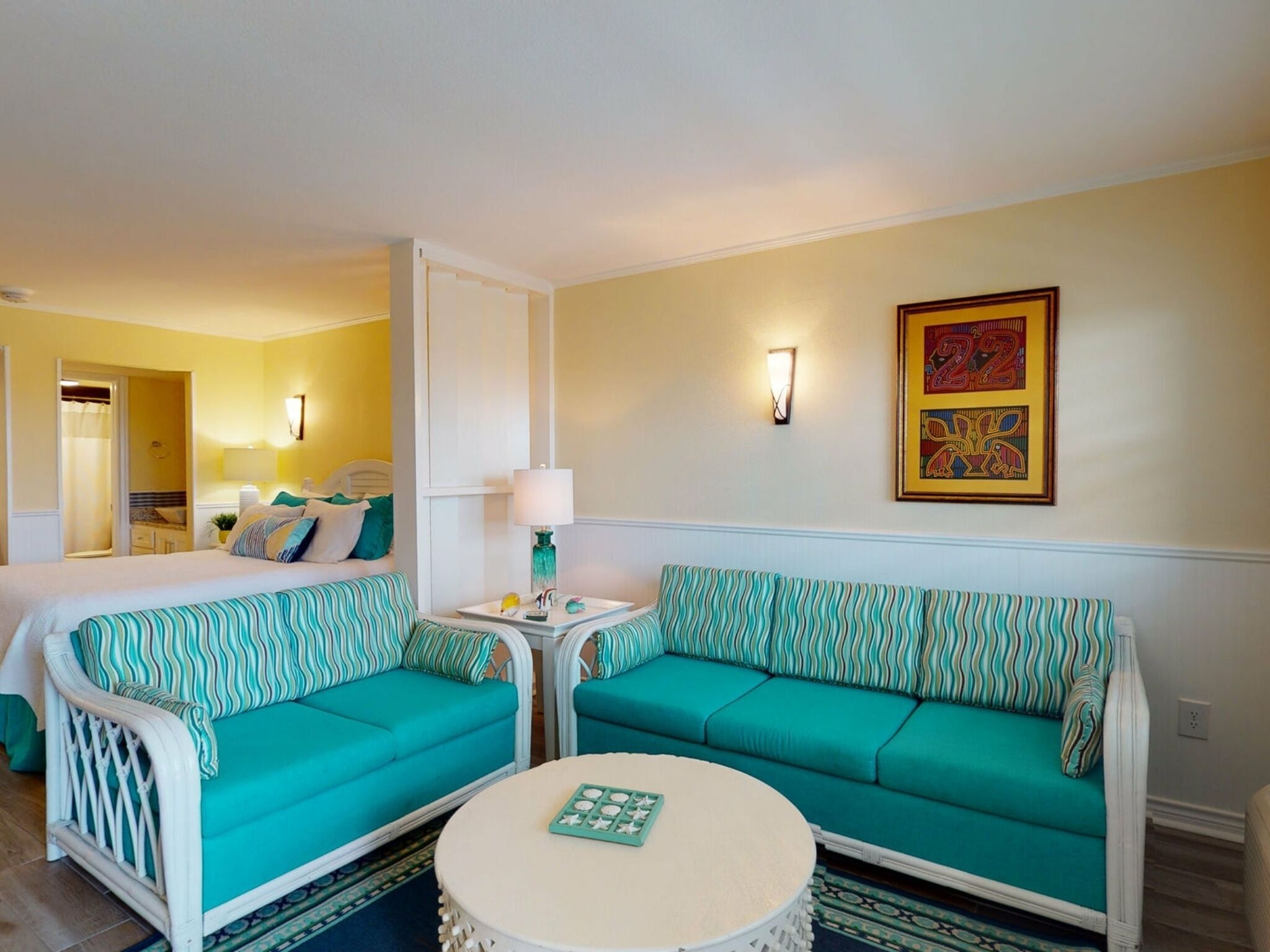 SB122  Efficiency Condo in Town, Near Beach, Shared Pool and Hot Tub!