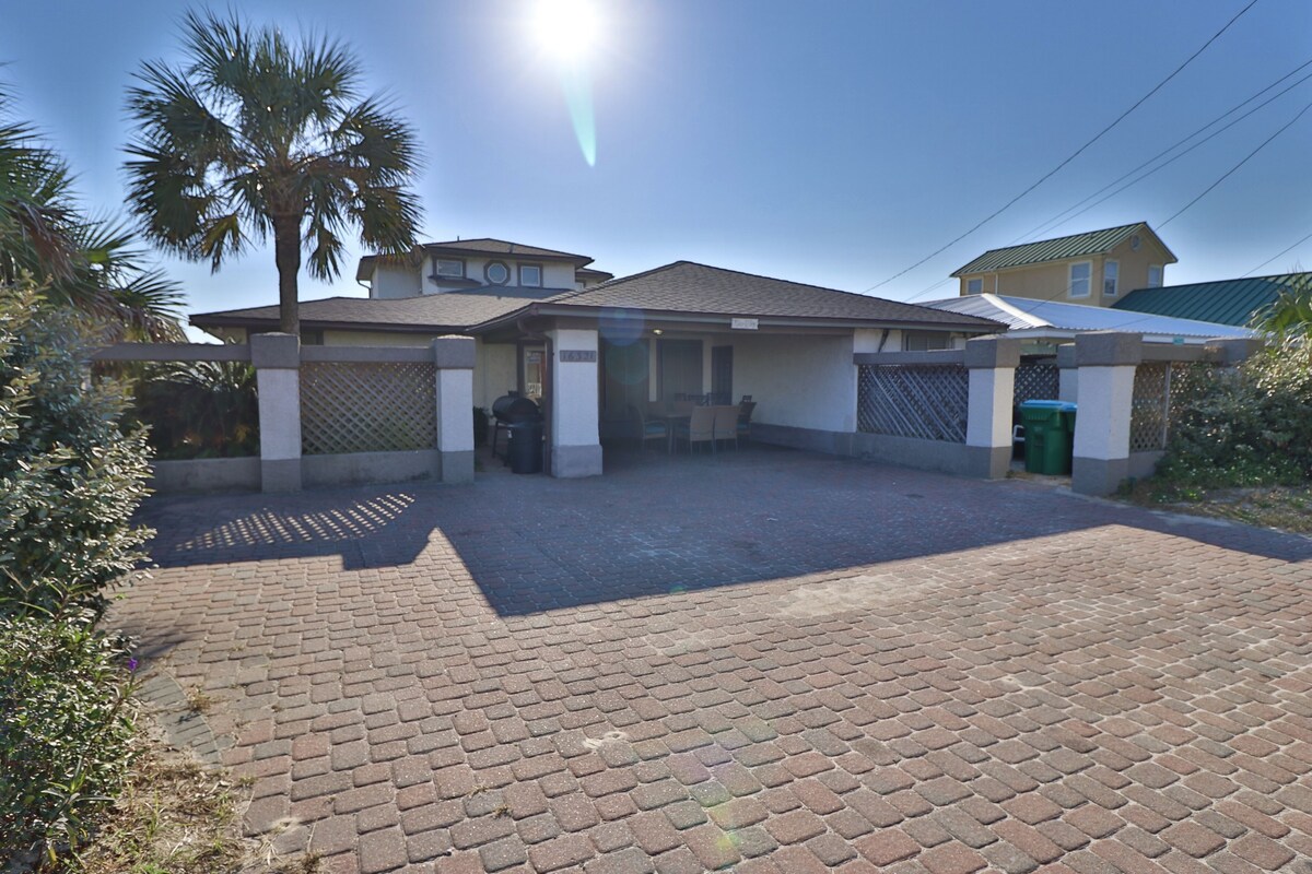 Panama City Sea Ease Beach House 2026 Prices Are 10 % Off Pets & Ages 18-25