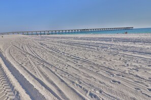 På stranden