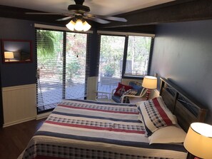 2 bedrooms, iron/ironing board, free WiFi, bed sheets - Abbey Springs - Relax and Unwind - 1 Dollar Wednesdays - Dog Friendly (Fontana-on-Geneva Lake)