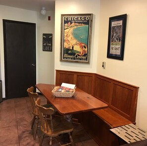 Dining - Abbey Springs - Relax and Unwind - 1 Dollar Wednesdays - Dog Friendly (Fontana-on-Geneva Lake)