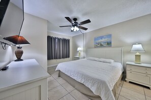 1 soverom, strykejern/-brett, internettilgang og sengetøy