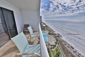 Property grounds - Summit 1 BR SLEEPS 5  ***BEACH CHAIRS INCLUDED*** (Panama City Beach)