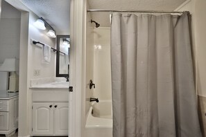 Towels - Summit 1 BR SLEEPS 5  ***BEACH CHAIRS INCLUDED*** (Panama City Beach)