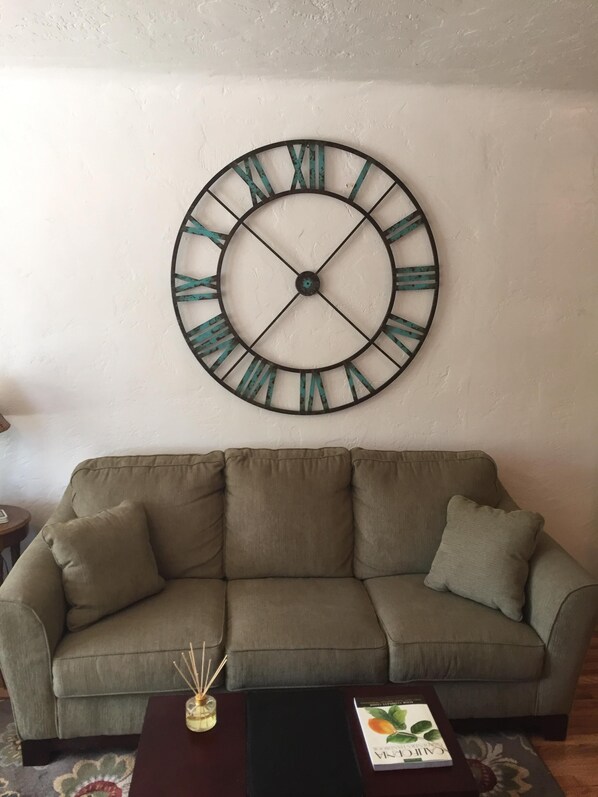 تلفزيون ذكي، مشغل دي في دي، كُتُب