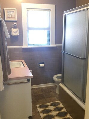 Shower, hair dryer, towels, soap - Central Coast vacation rentals (Atascadero)