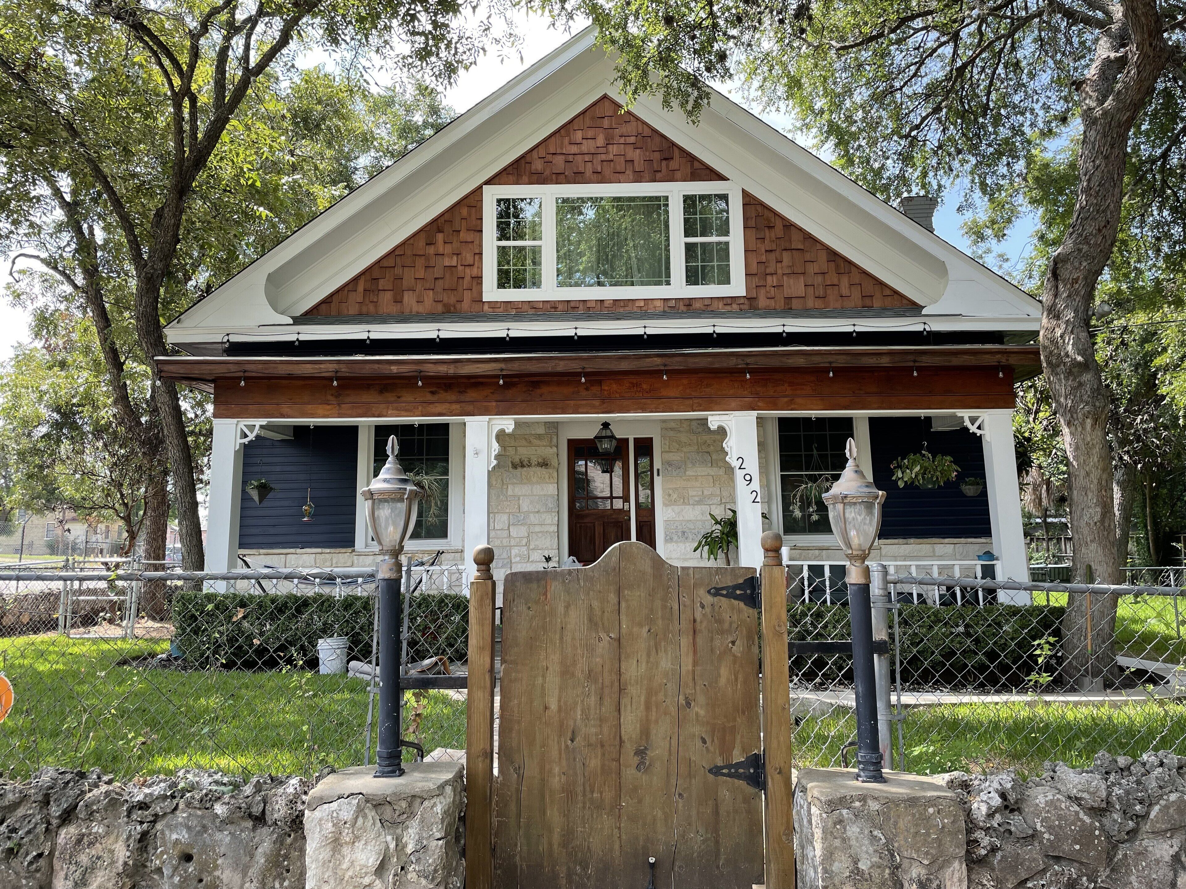 Large home! 9 bds. 4.5 bath. Walking distance from DT, Riverwalk, & Pearl