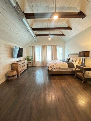 5 habitaciones, tabla de planchar con plancha, wifi y ropa de cama 