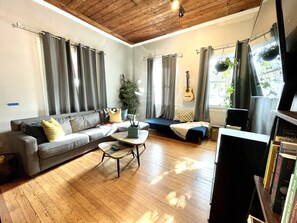 Smart TV, fireplace, video games, DVD player