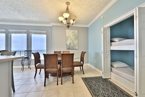 3 bedrooms, iron/ironing board, Internet, bed sheets - 3BR Gulf Crest End Unit!!!! Sleeps 10!! Includes Beach Chairs! (Panama City Beach)