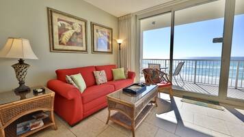 Een flatscreentelevisie en een dvd-speler