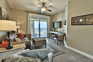 Télévision à écran plat, lecteur de DVD