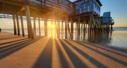 Perfect for Families & friends re-unions! Outdoor Hot Tub, 50 yards to the beach!