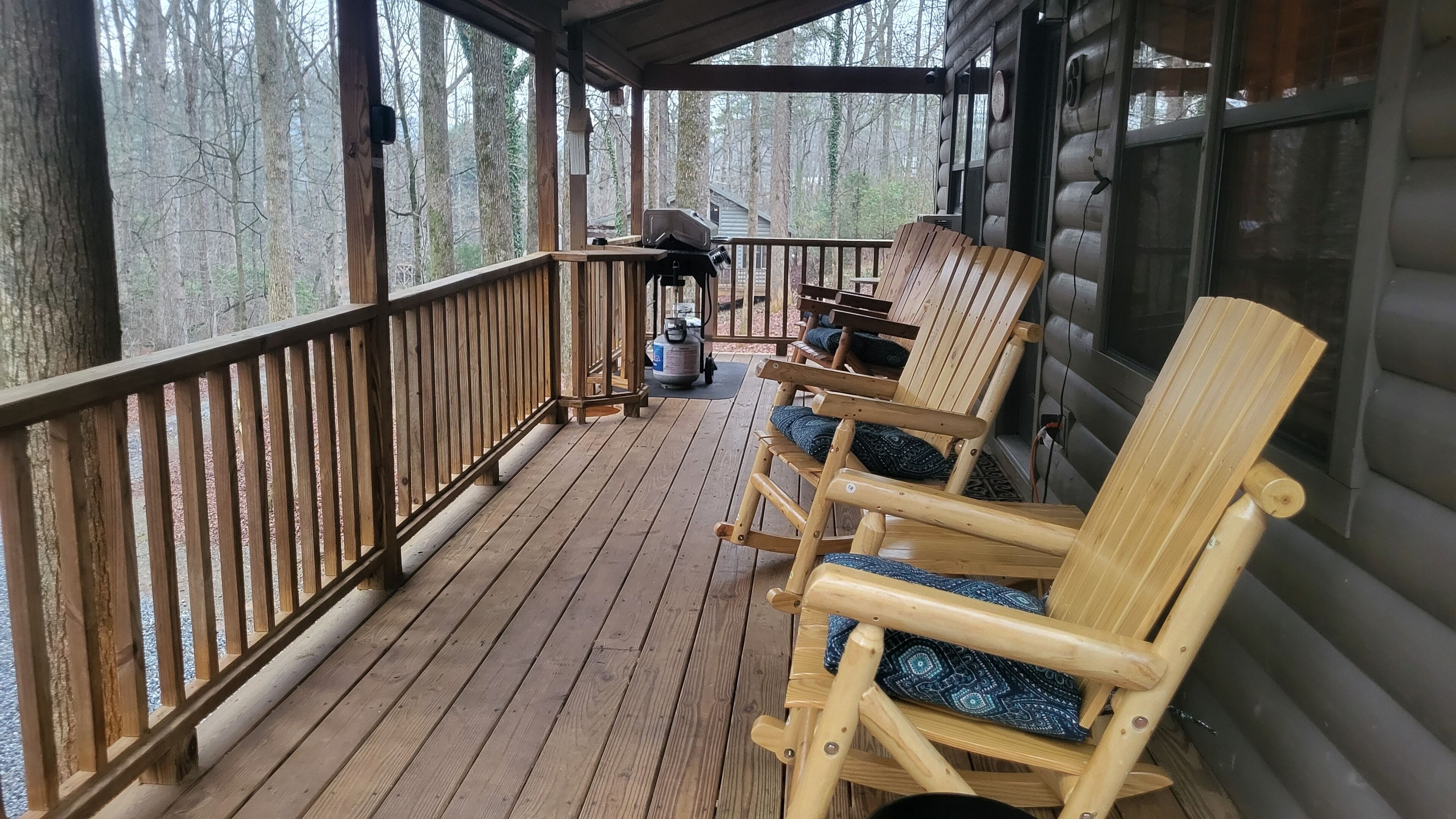 "Peaceful Cozy Bavarian Retreat: Unwind in Helen's Hidden Gem walk to town"
