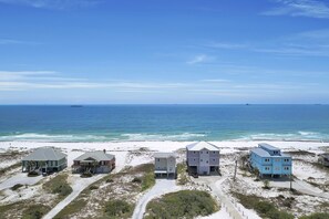Exterior - Beautifully decorated 4 Bdrm, 3 Ba Gulf Front with all the extras (Gulf Shores)