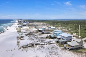 Exterior - Beautifully decorated 4 Bdrm, 3 Ba Gulf Front with all the extras (Gulf Shores)