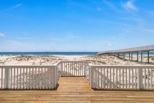 Beautifully decorated 4 Bdrm, 3 Ba Gulf Front with all the extras