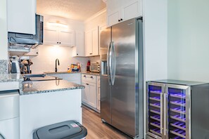 Fridge, microwave, oven, stovetop - Summit 519 1 BR+Bunks Remodeled Early Booking Discounts 2 Free Beach Chairs (Panama City Beach)
