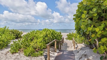 Aan het strand, parasols