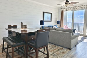 Una televisión, un reproductor de DVD