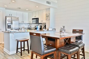 Fridge, microwave, oven, stovetop - 1st floor 3br Marisol unit sleeps 8! (Panama City Beach)