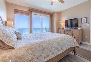2 bedrooms, Internet, bed sheets, wheelchair access - GULF FRONT UNIT w/ KING BEDS IN THIS LUXURY TREASURE ISLAND CONDO! (Panama City)