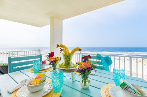 HUGE Balcony! Beachfront Corner Unit /Views in all rooms, One FREE parking pass