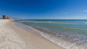 På stranden