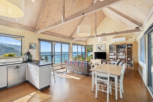 Altair House | Ocean View Retreat