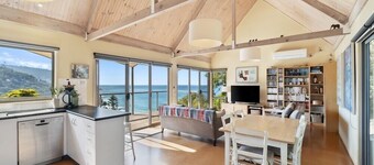 Altair - regardez les vagues rouler sur la plage.