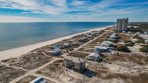 On the beach - Immaculate, Private Gulf Front 5 Bdrm/5+ Ba Private Beach Home with decks galore (Gulf Shores)