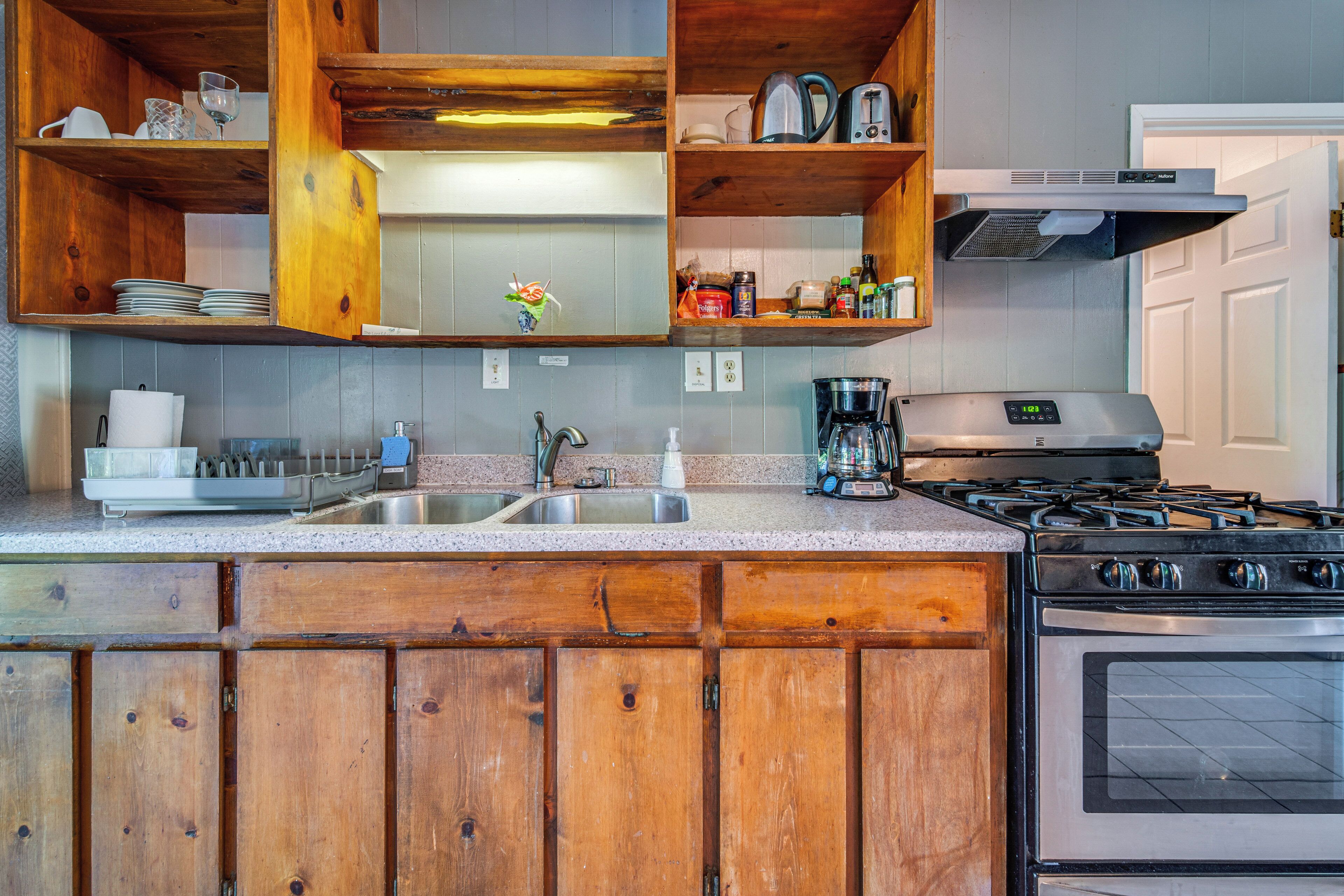 Fridge, microwave, stovetop, coffee/tea maker