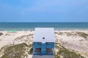 On the beach - Gorgeous 3 Bedroom with large Master Suite, Gulf Front with amazing views (Gulf shores)