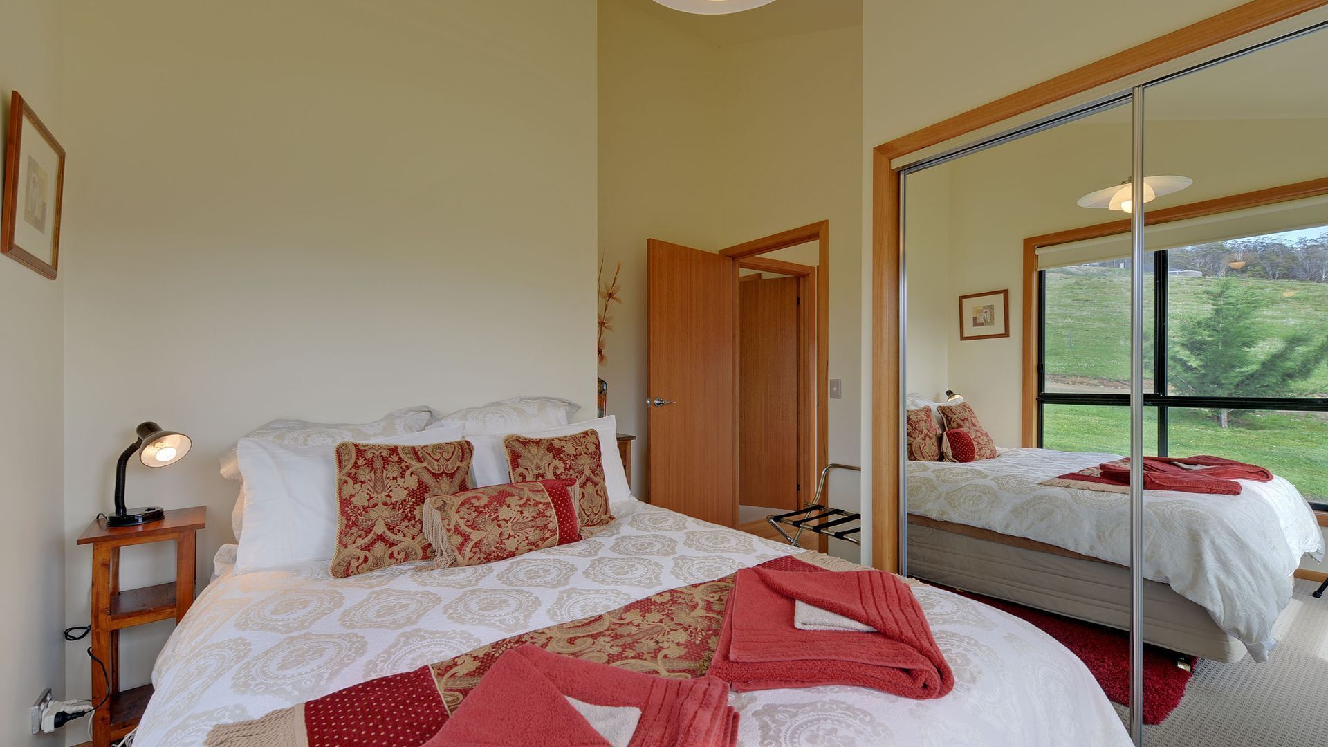 Moon River Retreat - Panoramic water views — image 9