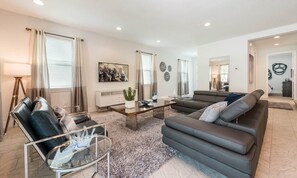 TV, table football, ping pong - Modern 4 Bedroom Home with Game Room in Encore Resort (Kissimmee)