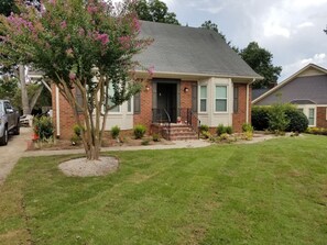 Exterior - Masters rental, pool table , professional decorated with new furnishings. (Augusta)