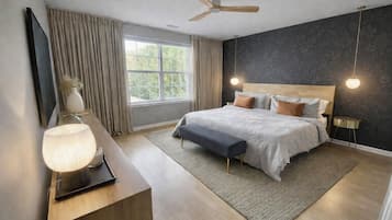 4 bedrooms, desk, iron/ironing board, travel cot