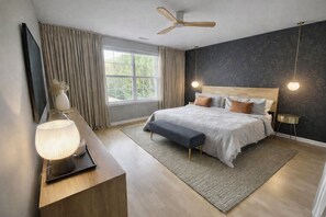 4 bedrooms, desk, iron/ironing board, travel cot