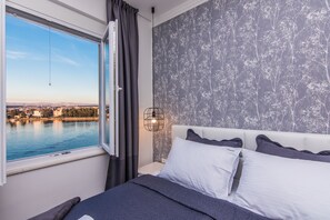 2 Schlafzimmer, Zimmersafe, Bügeleisen/Bügelbrett, WLAN