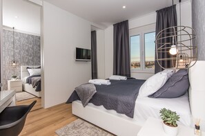 2 bedrooms, in-room safe, iron/ironing board, WiFi - Sea View Superior Apartment Veduta (Zadar)