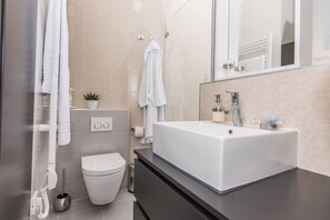 Shower, hair dryer, towels, soap - Sea View Superior Apartment Veduta (Zadar)