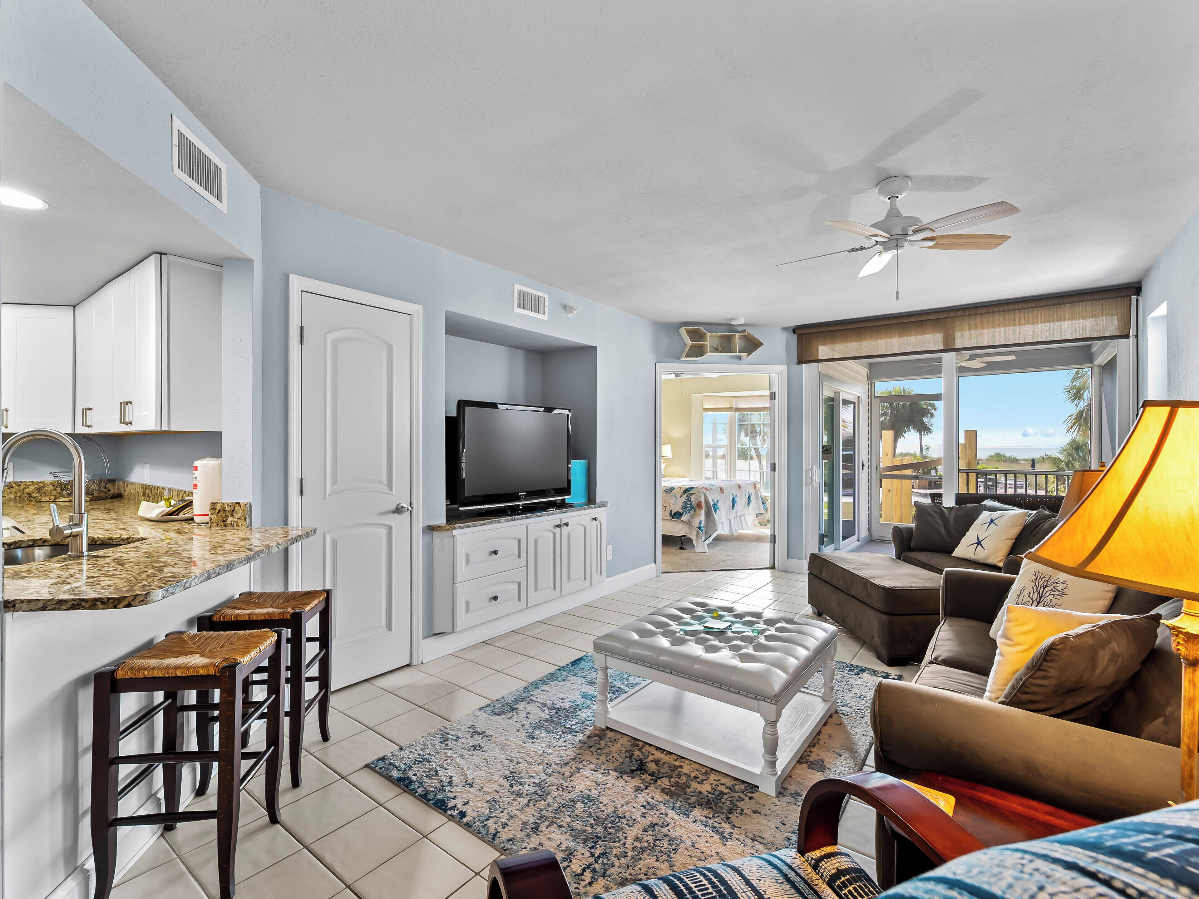 电视、DVD 播放器、影片库