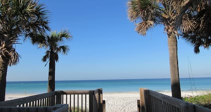 Beautiful 2BR Condo! Heated Pools~WiFi. By IMG Academy~Beaches~AMI~Restaurants.