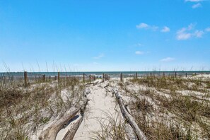 Beach nearby - Adorable & Affordable, Rates recently reduced, easy beach access, Cabana Beach (Gulf Shores)